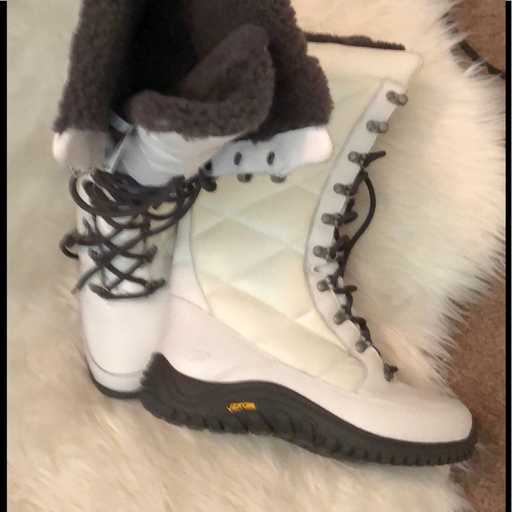 COPY - UGG snow boots